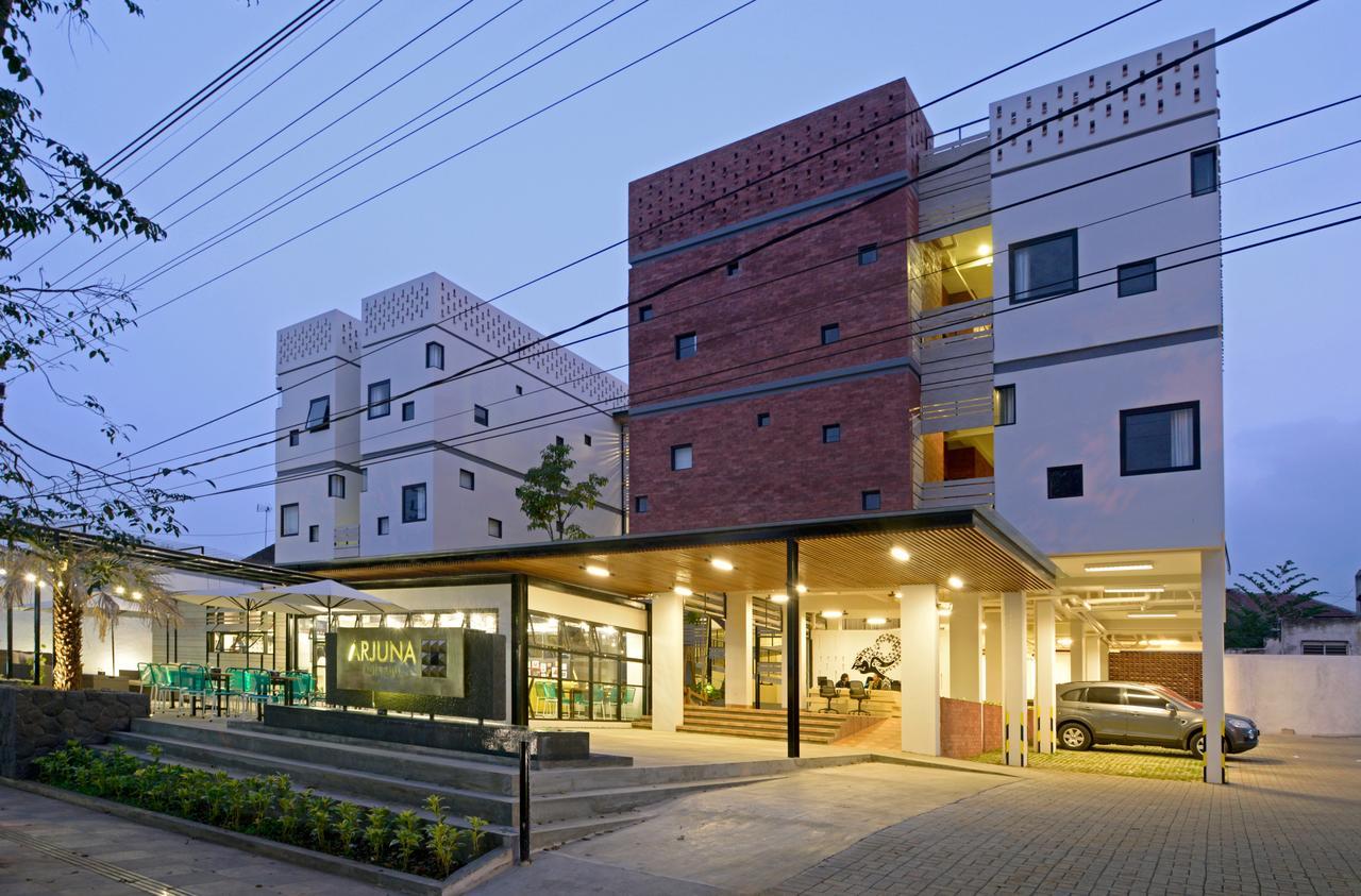 Arjuna Hotel Batu City Extérieur photo